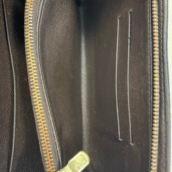 Louis Vuitton Preloved Damier Ebene Zippy Wallet w/ Certificate of Authenticity - Picture 7 of 14